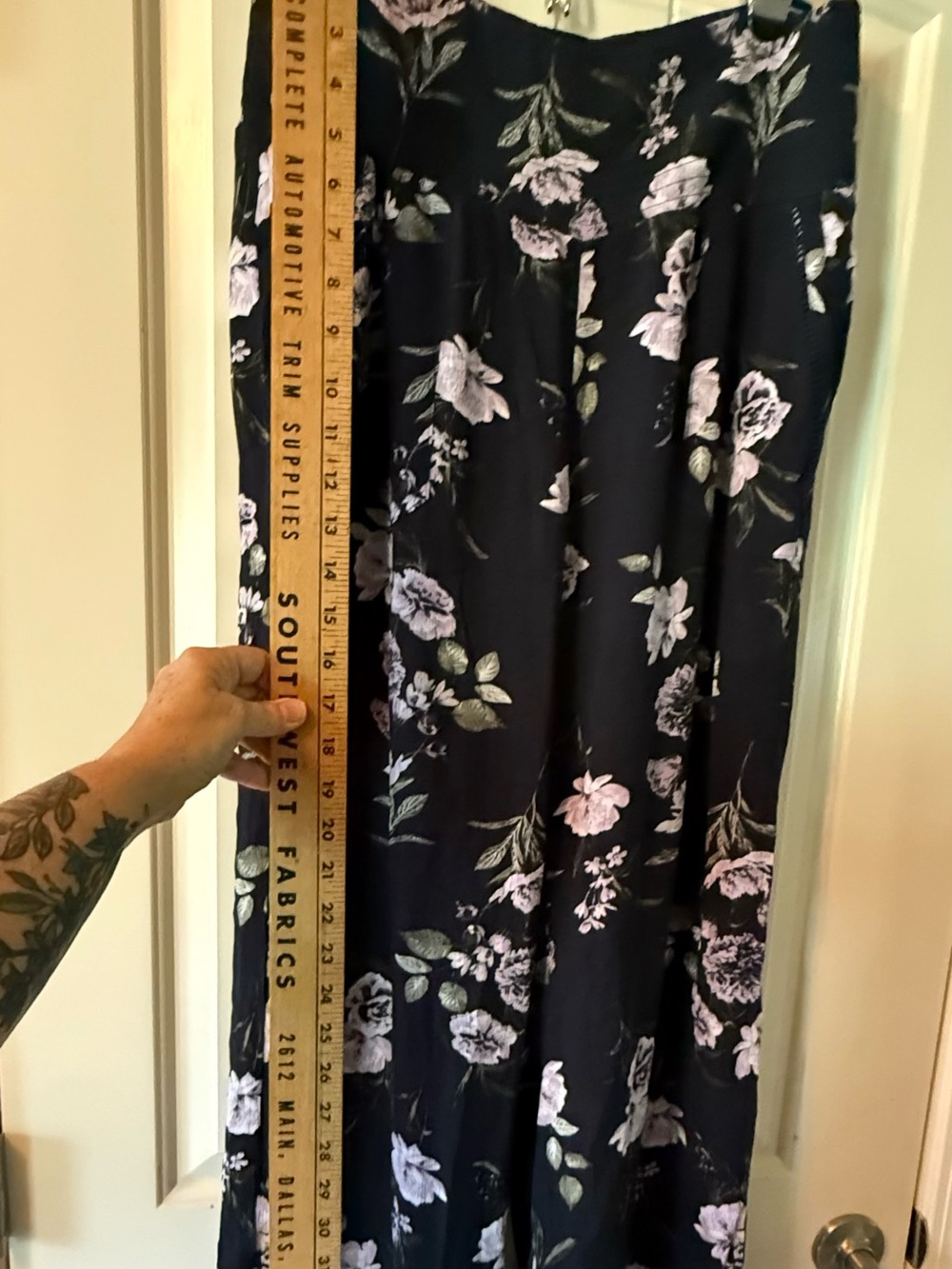 Three Dots Black Wide-Leg Floral Pants with White & Green Print - Picture 4 of 10